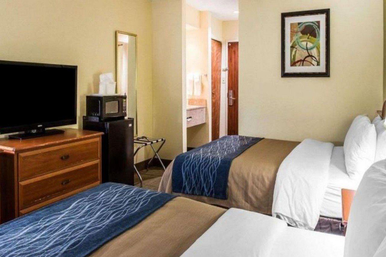 Quality Inn Darien-North Brunswick Bagian luar foto