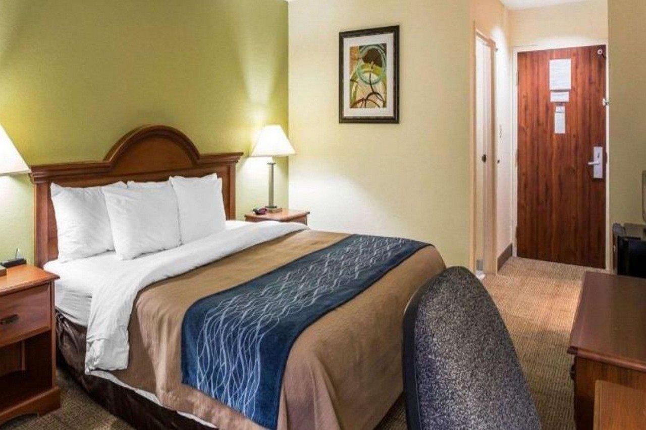 Quality Inn Darien-North Brunswick Bagian luar foto