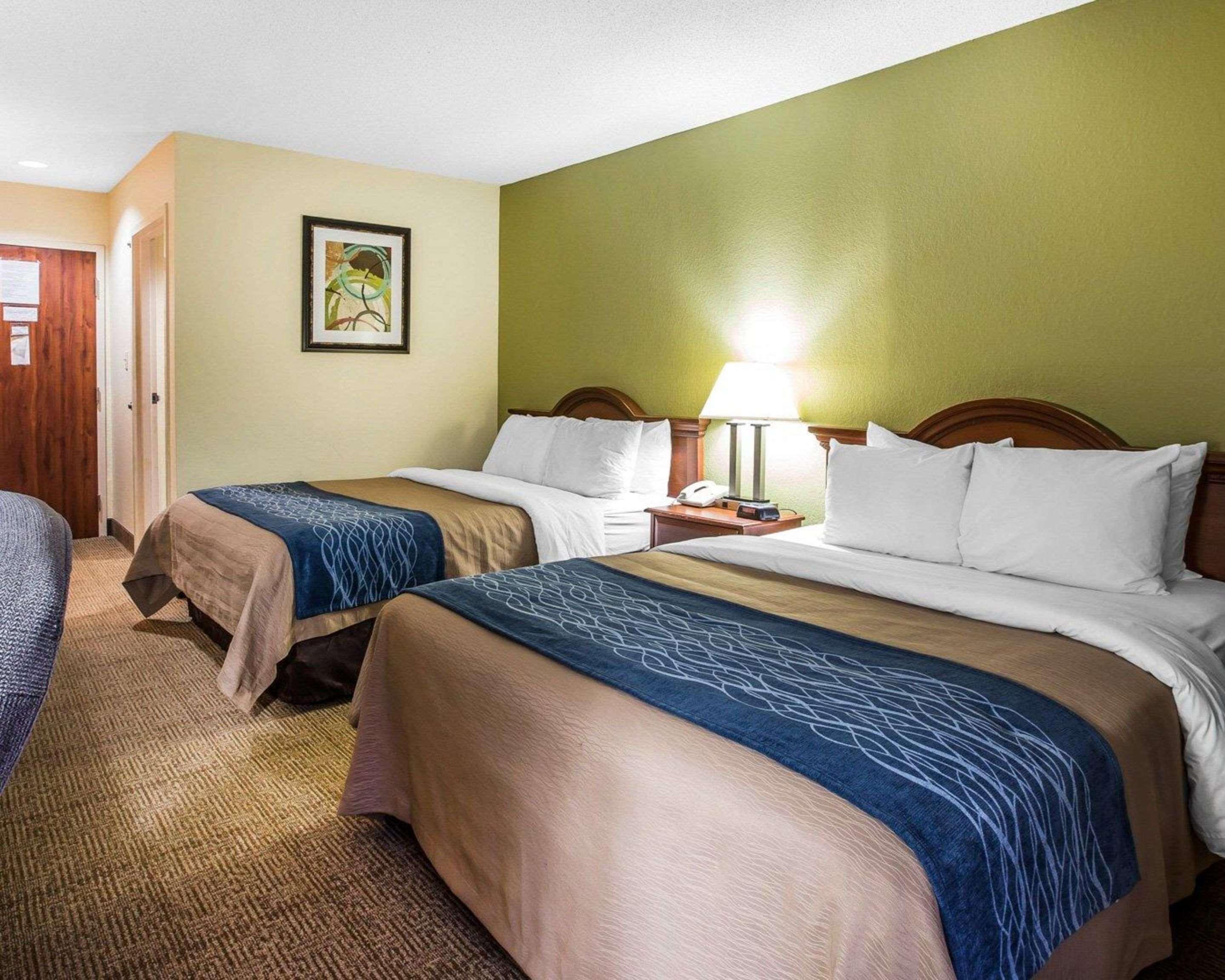 Quality Inn Darien-North Brunswick Bagian luar foto