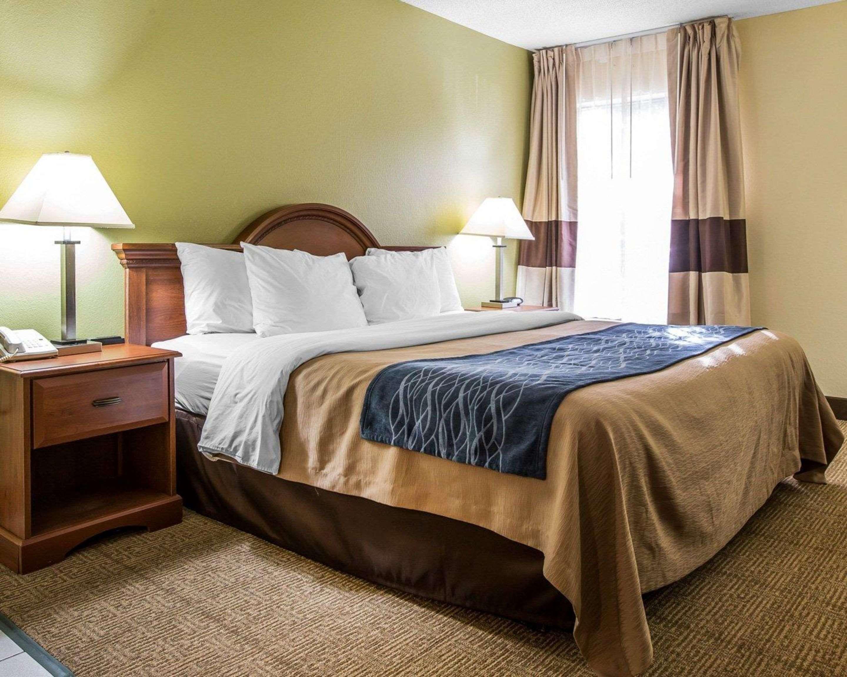 Quality Inn Darien-North Brunswick Bagian luar foto