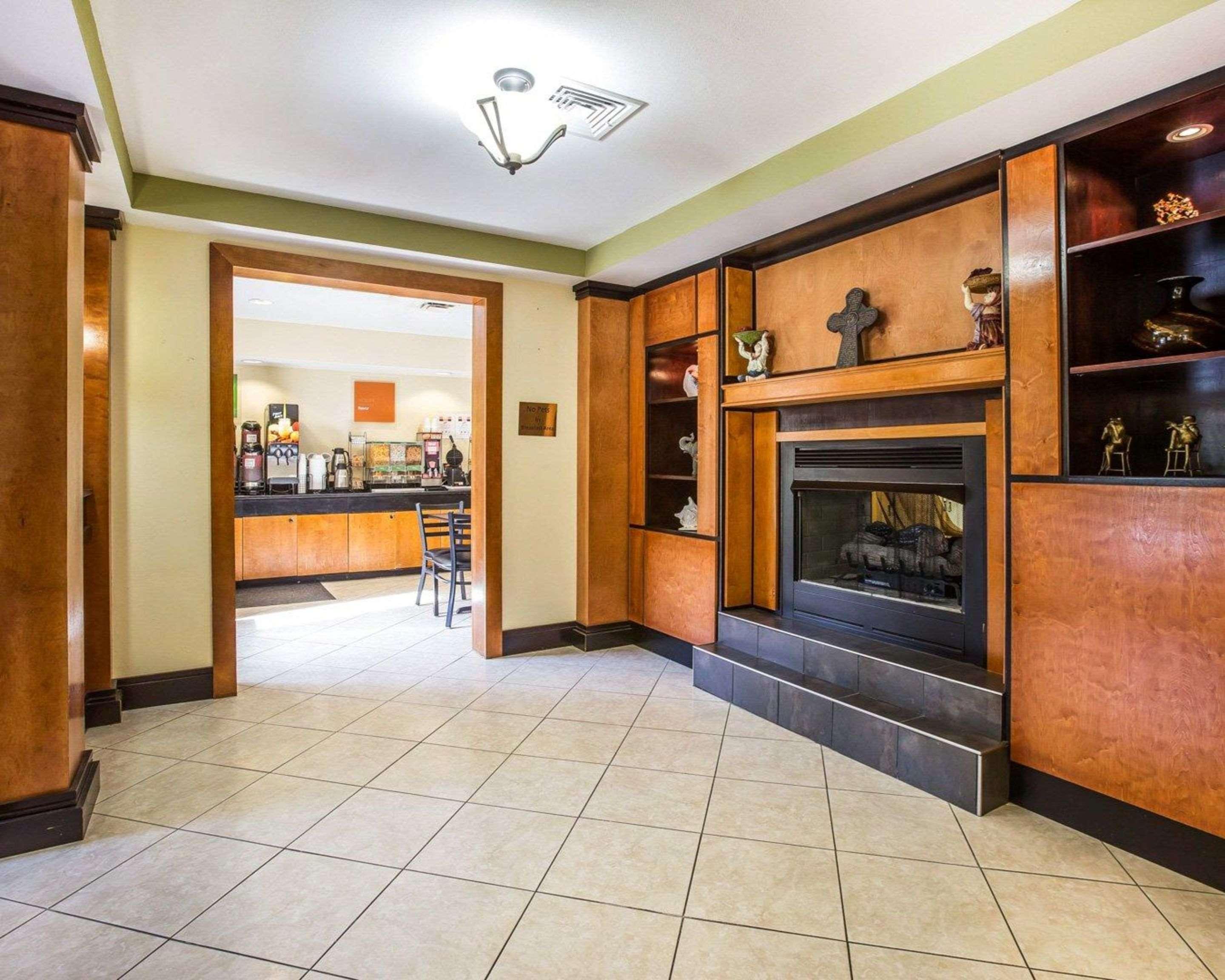 Quality Inn Darien-North Brunswick Bagian luar foto