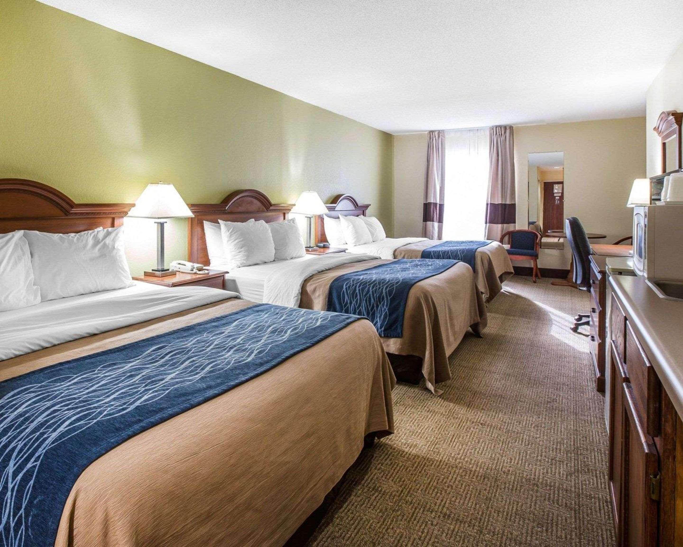 Quality Inn Darien-North Brunswick Bagian luar foto
