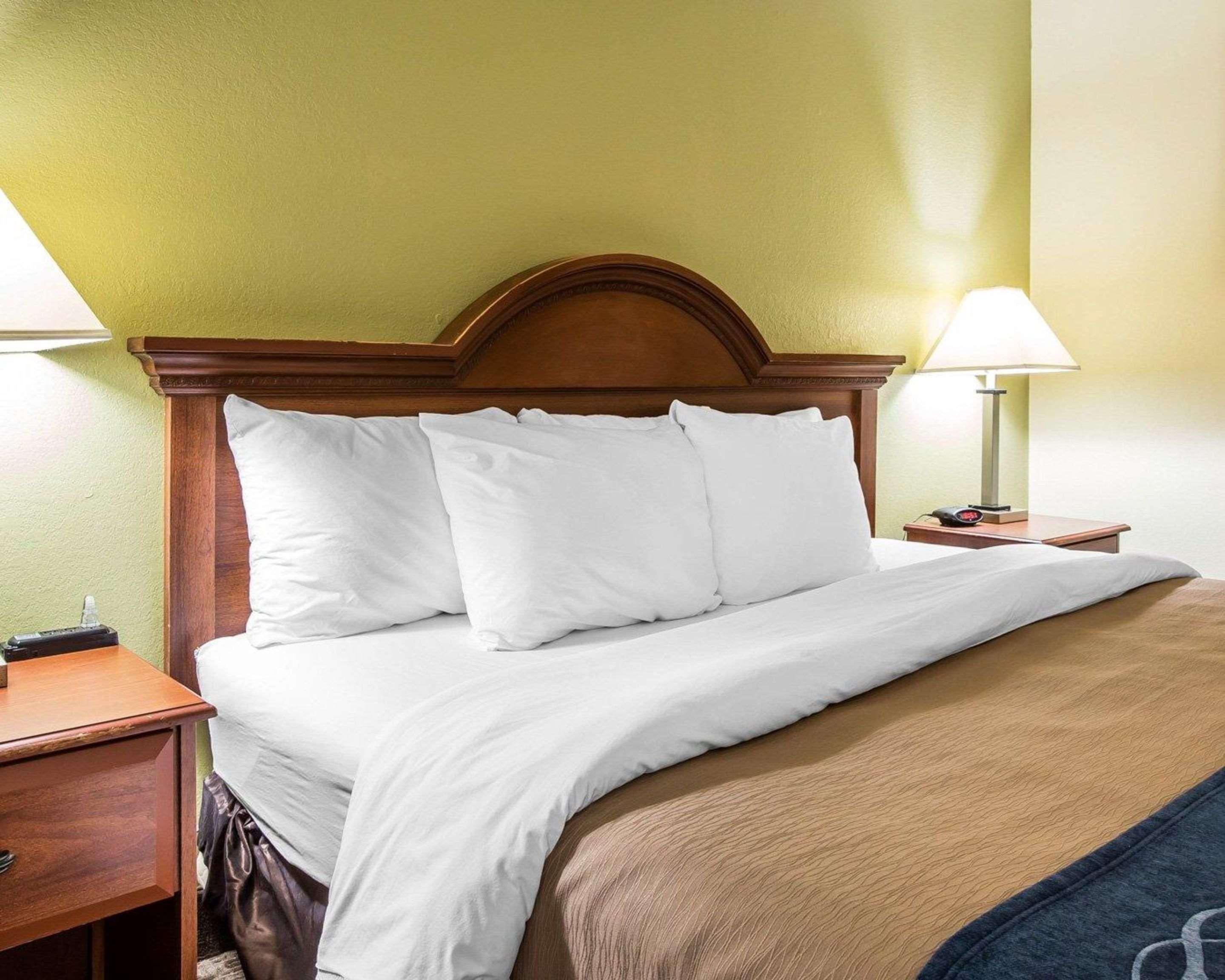 Quality Inn Darien-North Brunswick Bagian luar foto