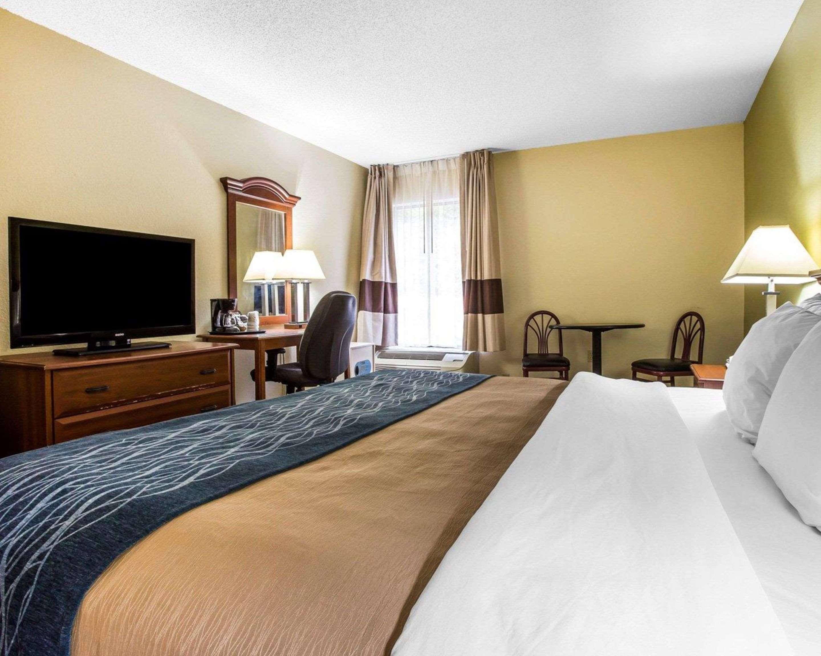 Quality Inn Darien-North Brunswick Bagian luar foto
