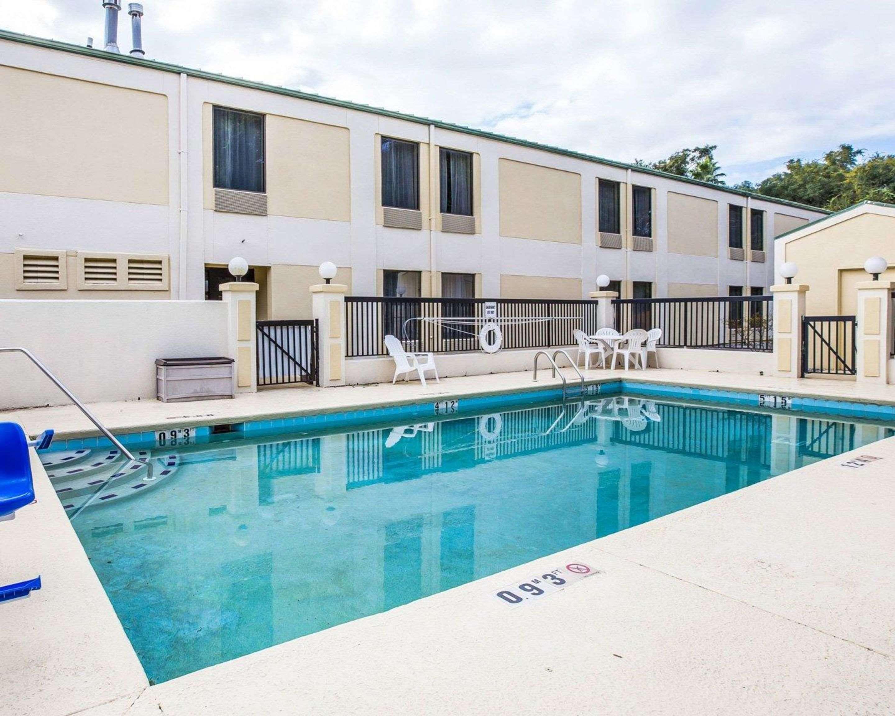 Quality Inn Darien-North Brunswick Bagian luar foto
