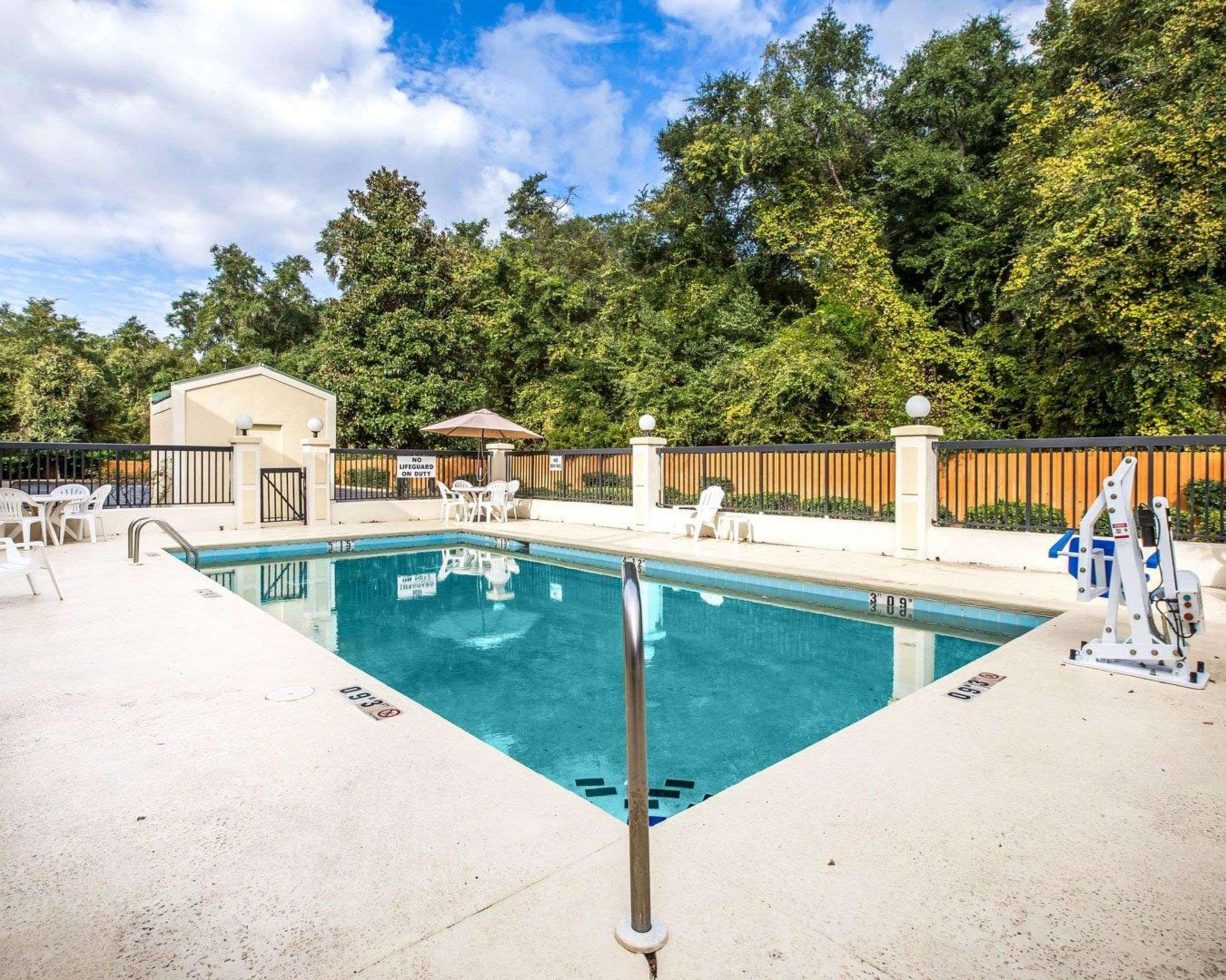 Quality Inn Darien-North Brunswick Bagian luar foto