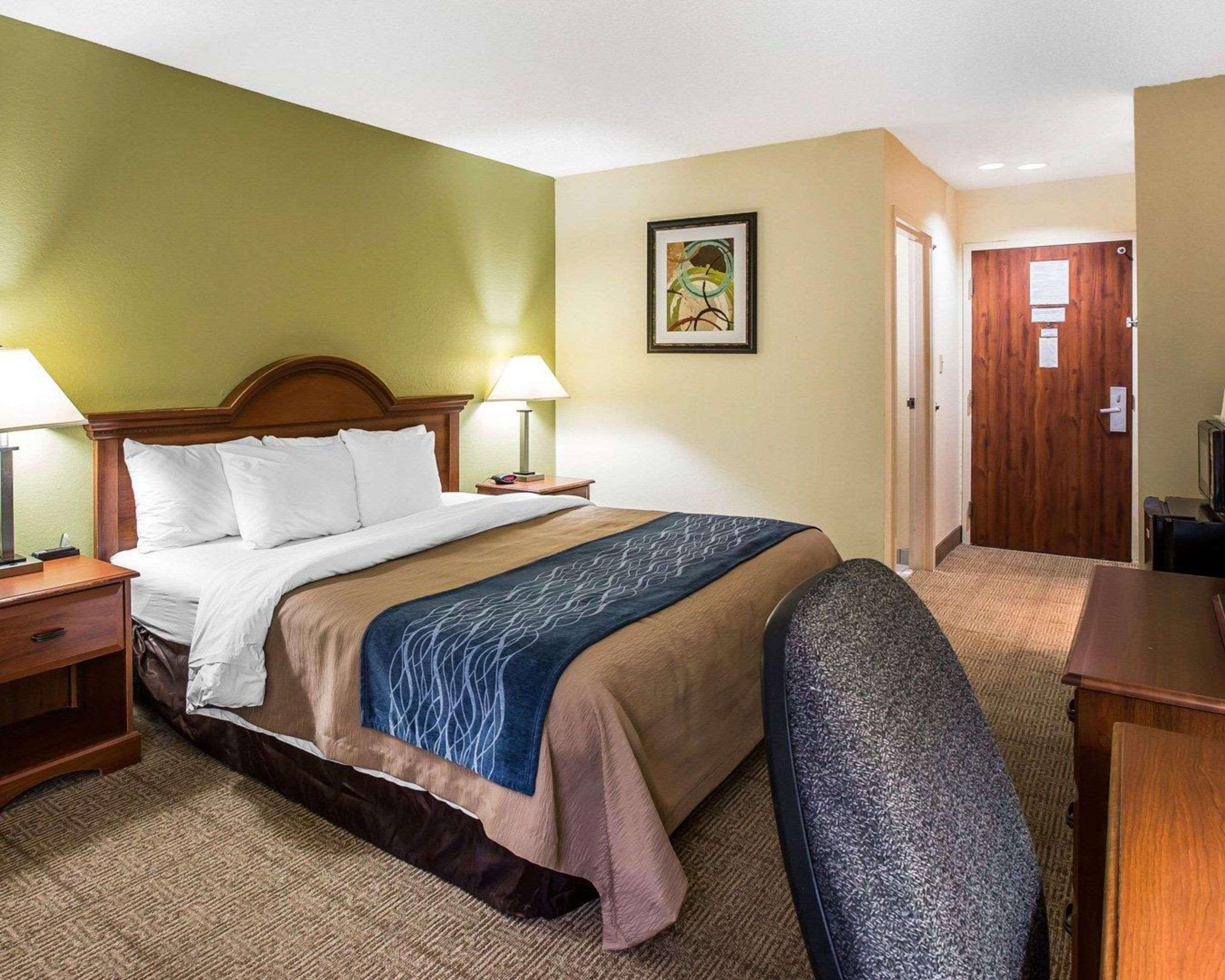 Quality Inn Darien-North Brunswick Bagian luar foto