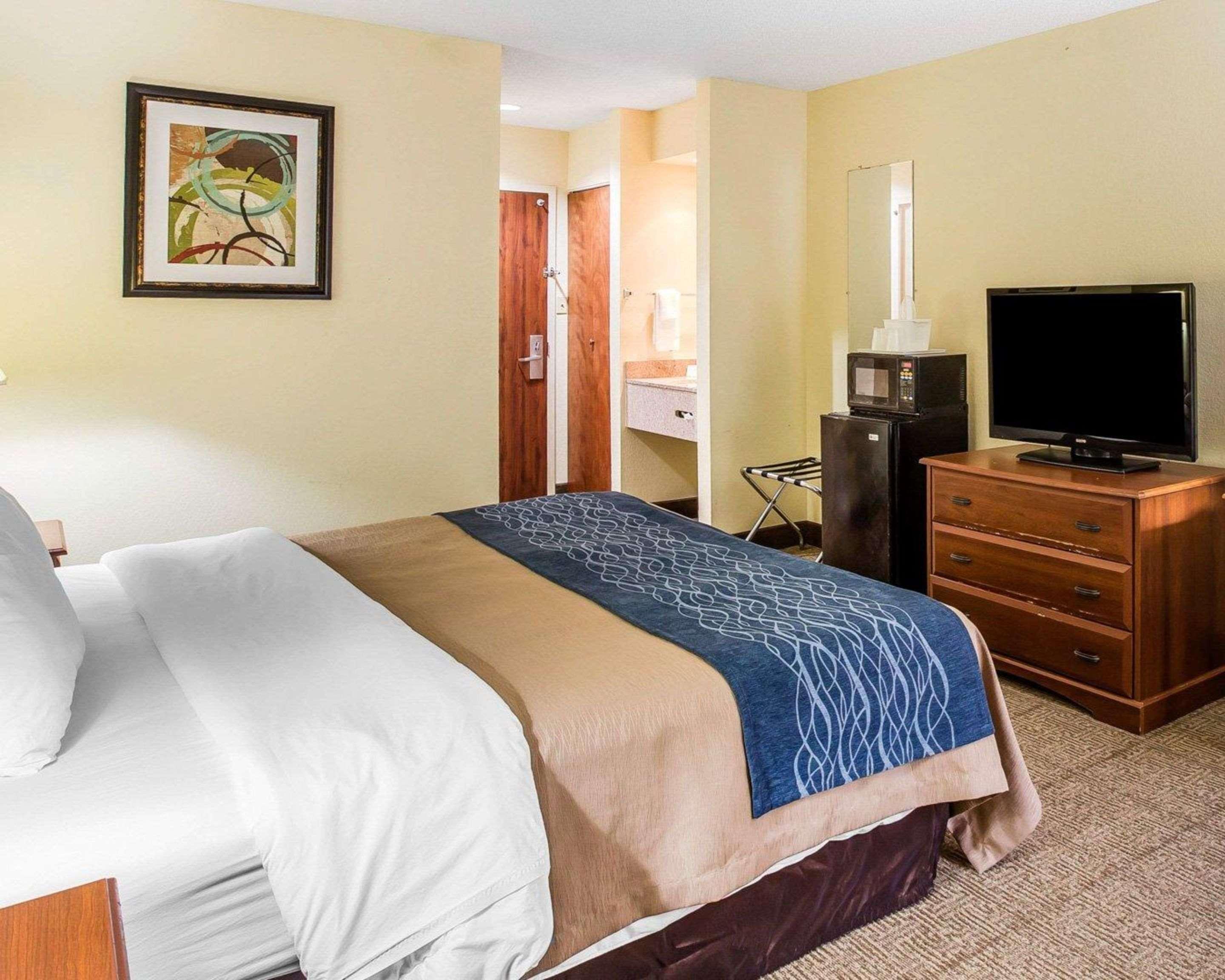 Quality Inn Darien-North Brunswick Bagian luar foto
