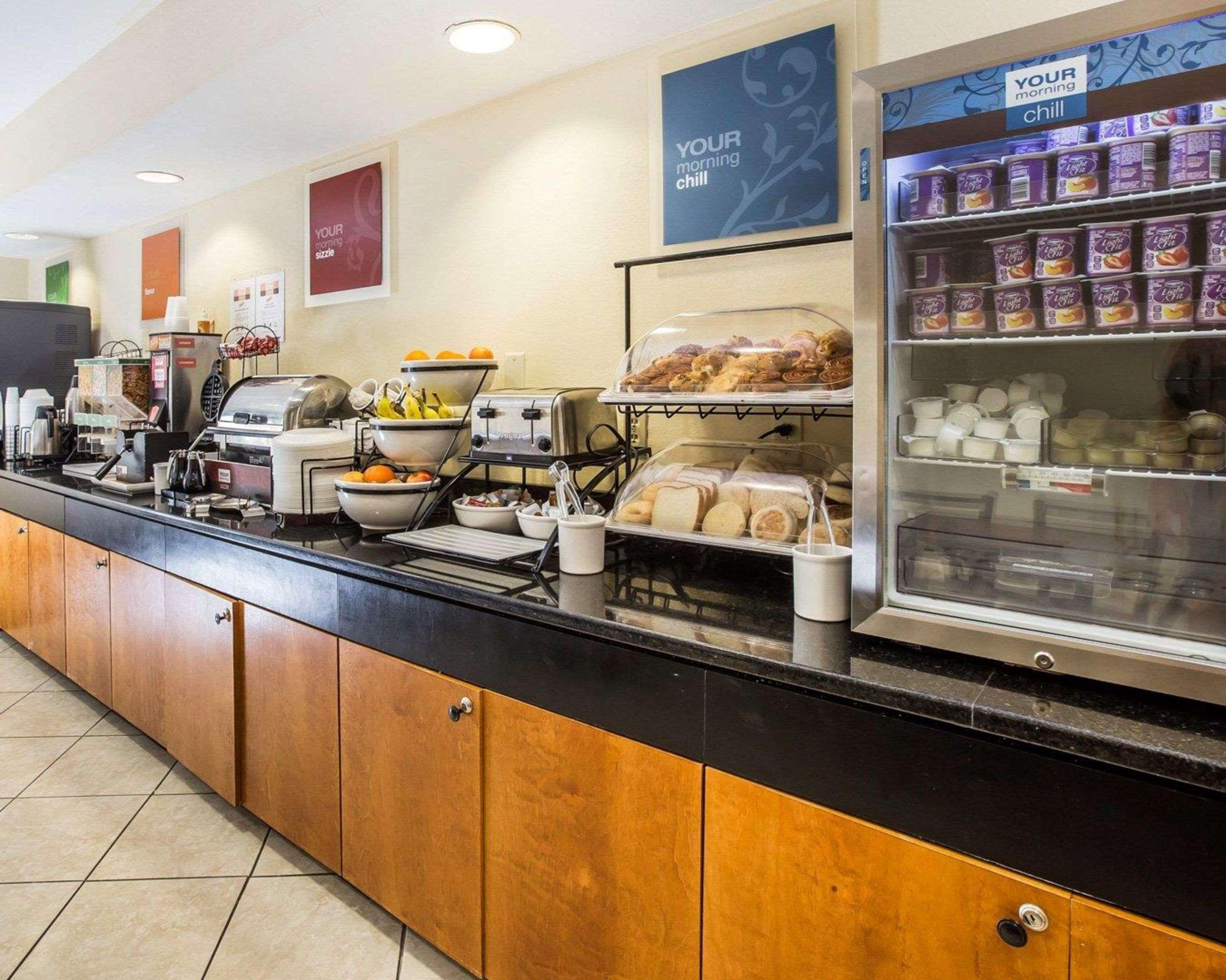 Quality Inn Darien-North Brunswick Bagian luar foto
