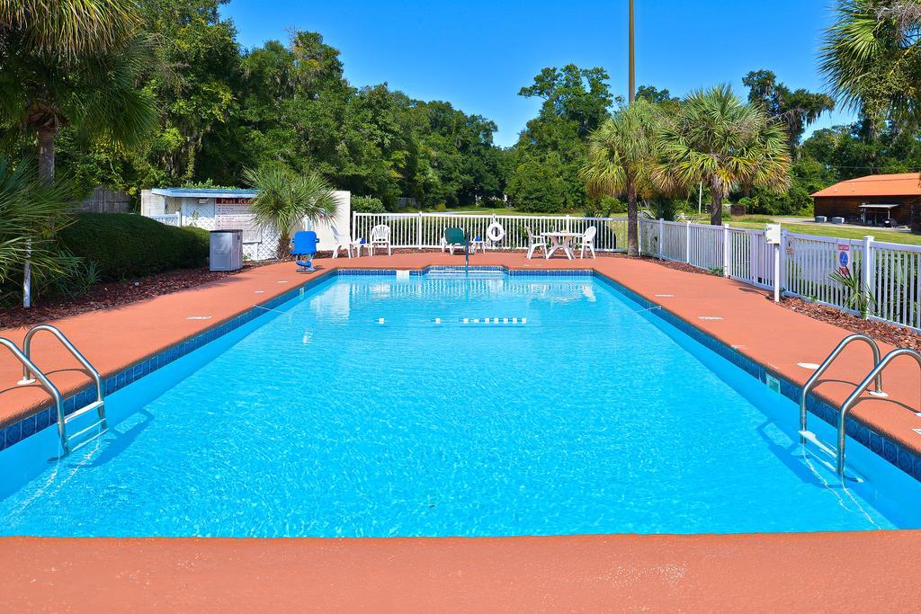 Quality Inn Darien-North Brunswick Bagian luar foto